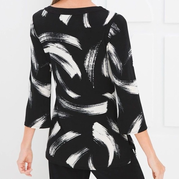 Chicos Travelers Classic Split Neck Tunic 3/4 Sleeve Brush Stroke B & W Size 1 - Picture 6 of 9